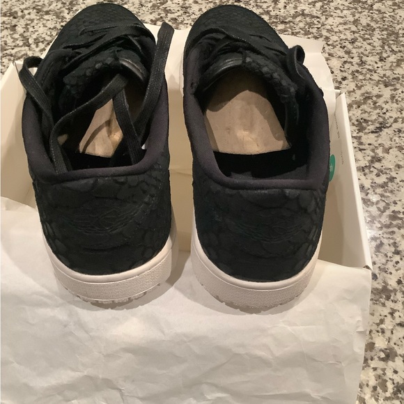 Air Jordans Snake Skin - Picture 2 of 4